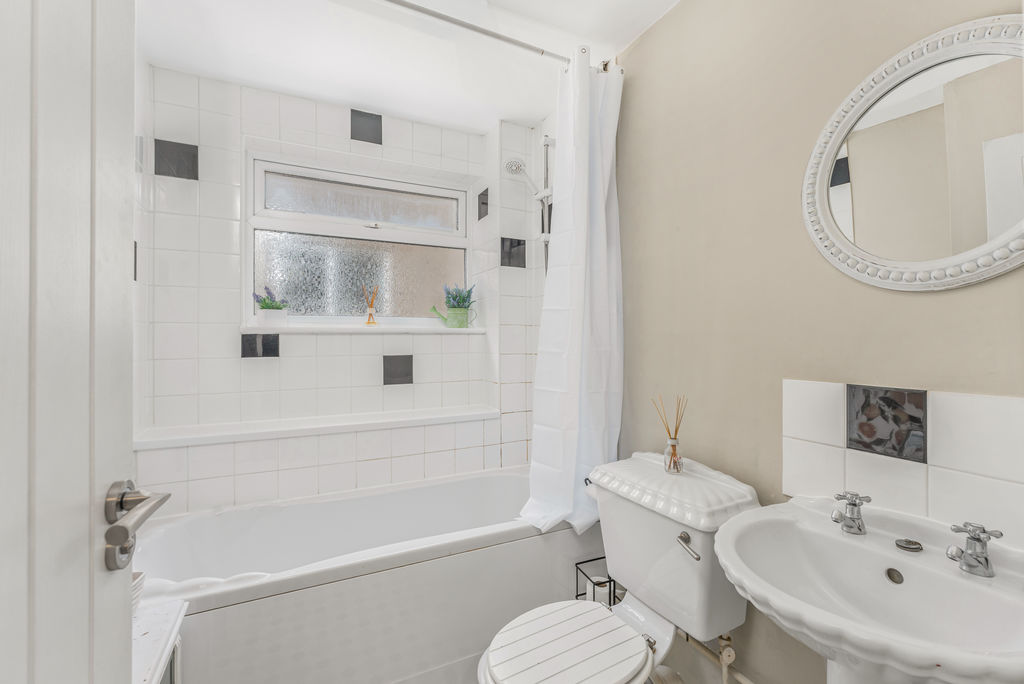 Peacocks Close Middleton Cheney